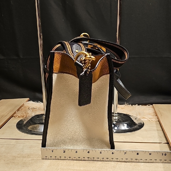 Coach Leatherware Tan and Black Bag - Picture 4 of 8